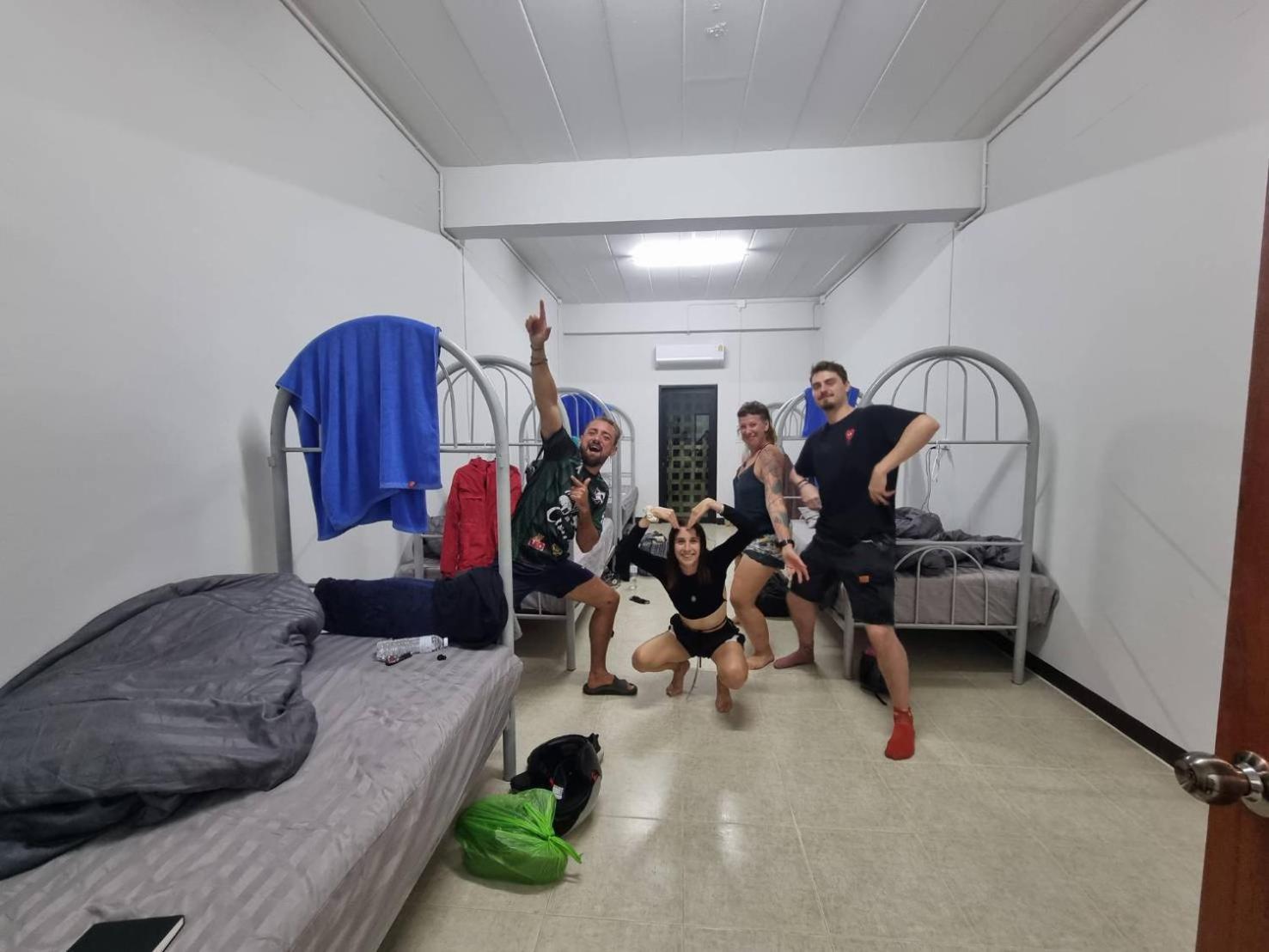 The Savannah Hostel Пай Екстериор снимка